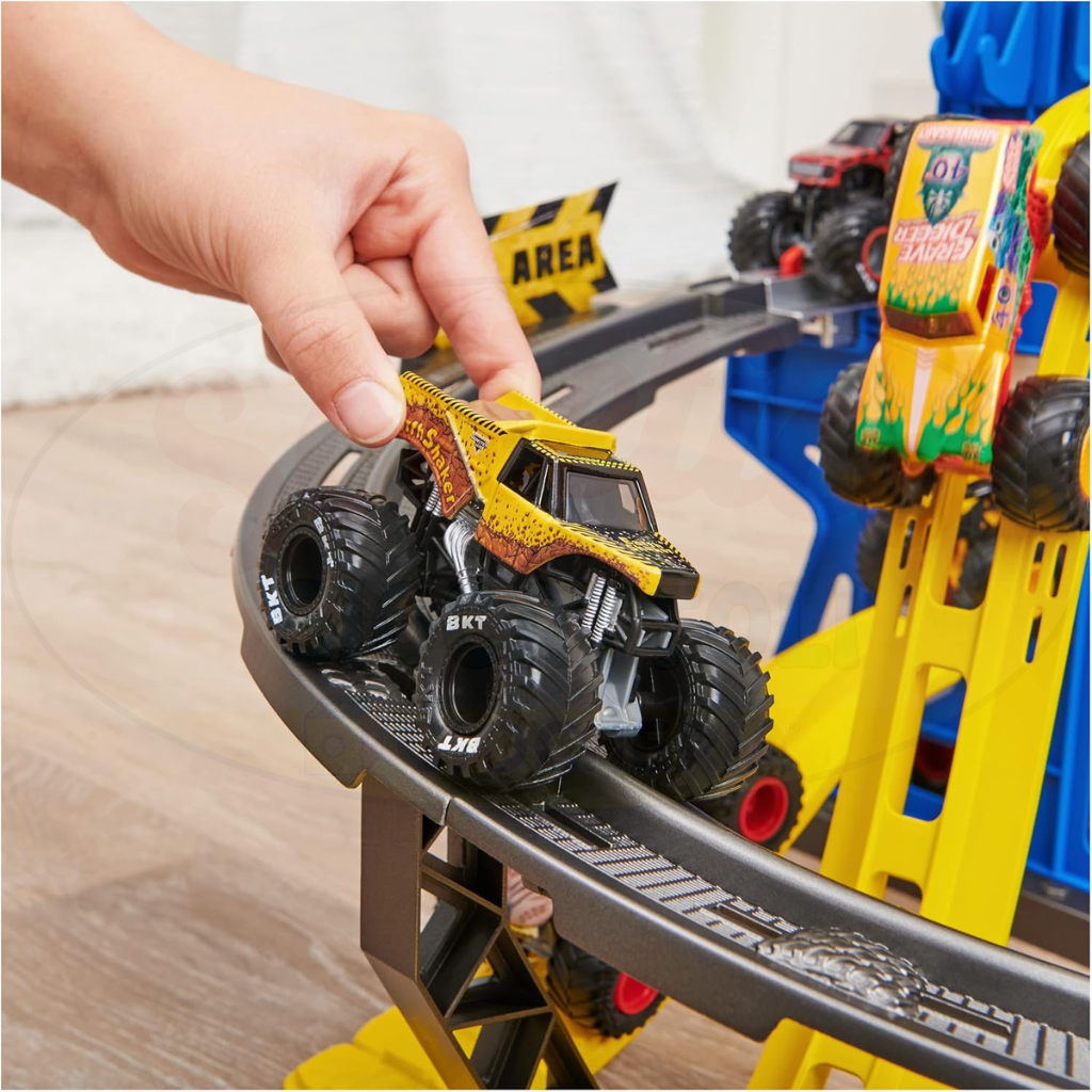 Monster Jam Garage Playset - Divertimento Epico con Acrobazie e Azione