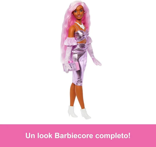 Barbie Deluxe Style n.1, capelli rosa e abito lucido Barbiecore con accessori di lusso – Mattel | 4cm x 9,5cm x 29,5cm